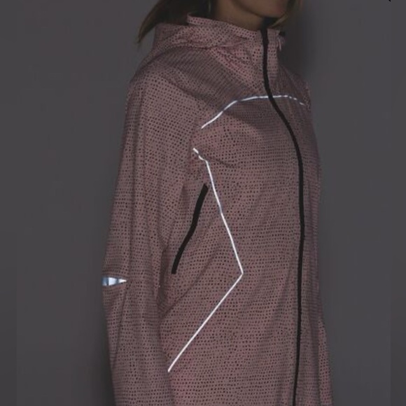 Lululemon runaway lightweight jacket - Picture 16 of 16